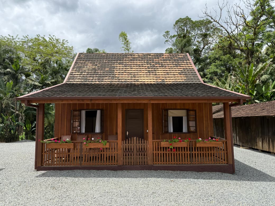 Pousada Rústica Wachholz: rancho de madeira com varanda